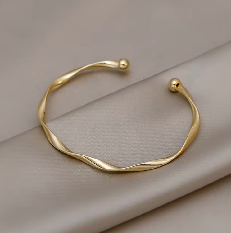 Moschera® Twist Bangle